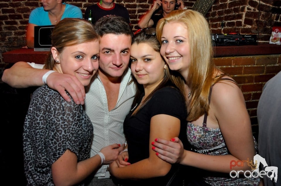 NMD Student's Party cu DJ Dewil în Escape, 