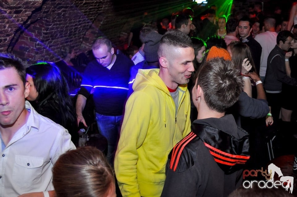 NMD Student's Party cu DJ Dewil în Escape, 