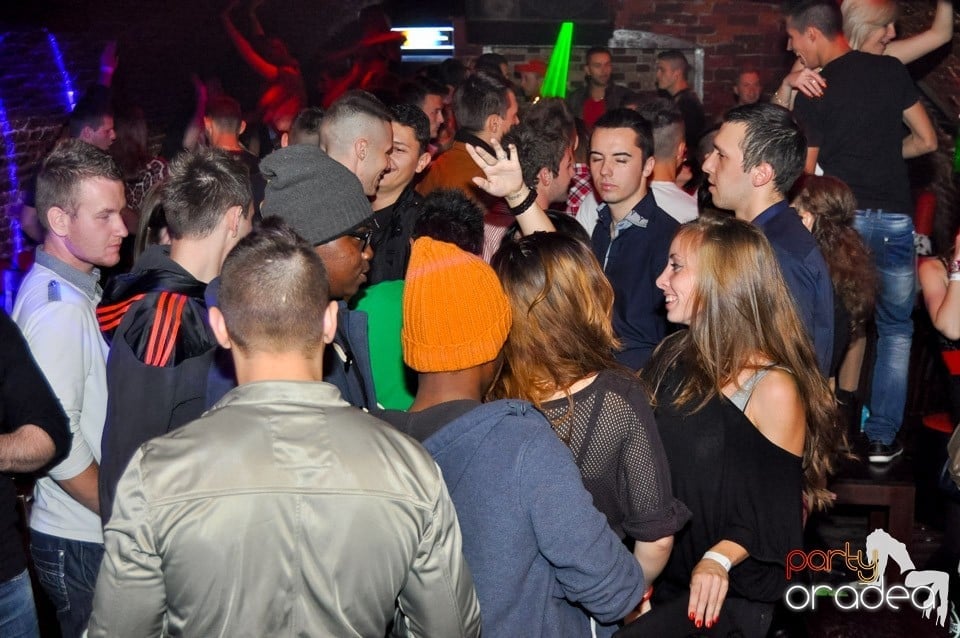 NMD Student's Party cu DJ Dewil în Escape, 