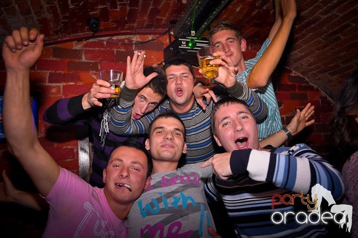 Noapte de distracţie în Escape, 