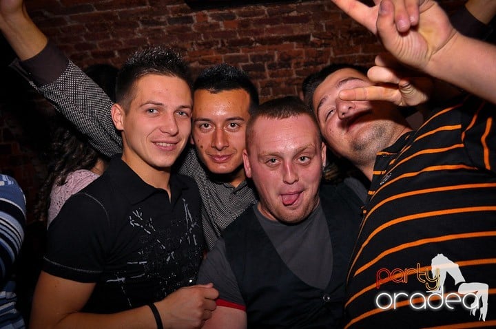 Noapte de distracţie în Escape, 