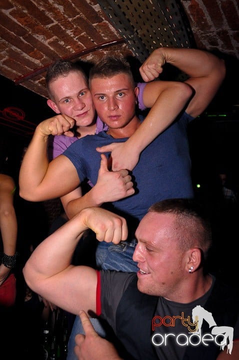 Noapte de distracţie în Escape, 