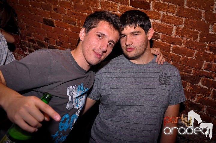 Noapte de distracţie în Escape, 