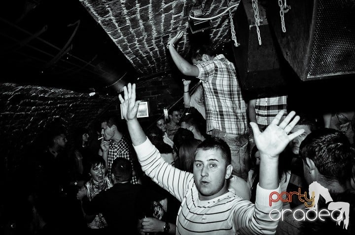 Noapte de distracţie în Escape, 