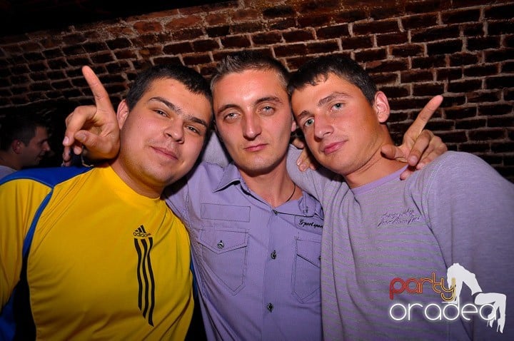 Noapte de distracţie în Escape, 