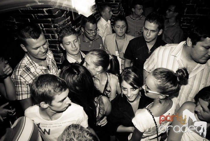 Noapte de distracţie în Escape, 