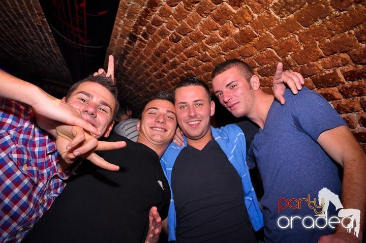 Noapte de distracţie în Escape, 