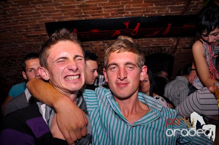 Noapte de distracţie în Escape, 