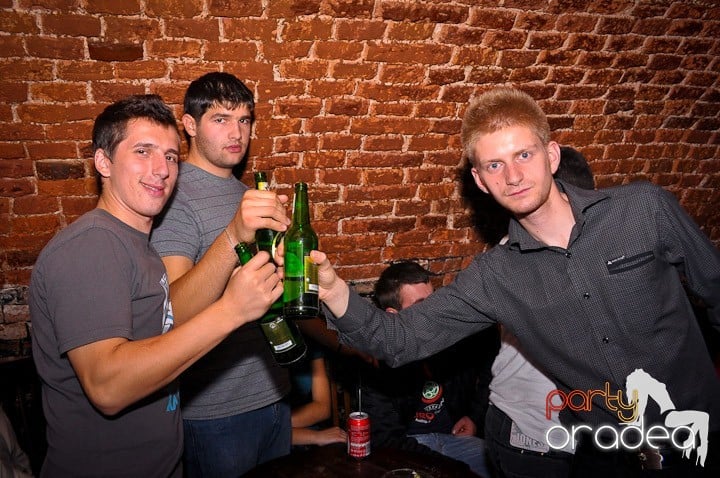 Noapte de distracţie în Escape, 