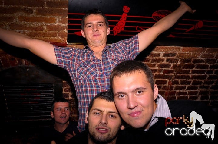 Noapte de distracţie în Escape, 