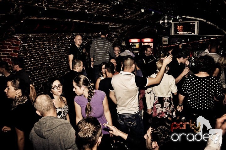 Noapte de distracţie în Escape, 