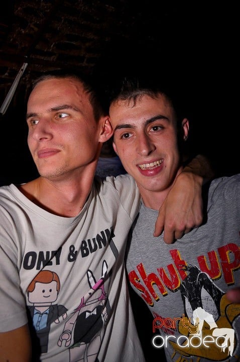 Noapte de distracţie în Escape, 