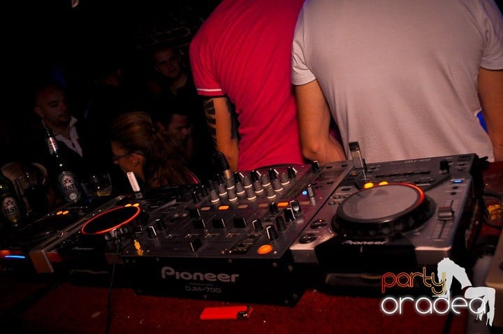 Noapte de distracţie în Escape, 