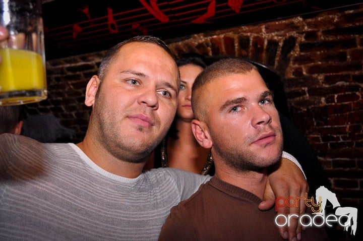 Noapte de distracţie în Escape, 