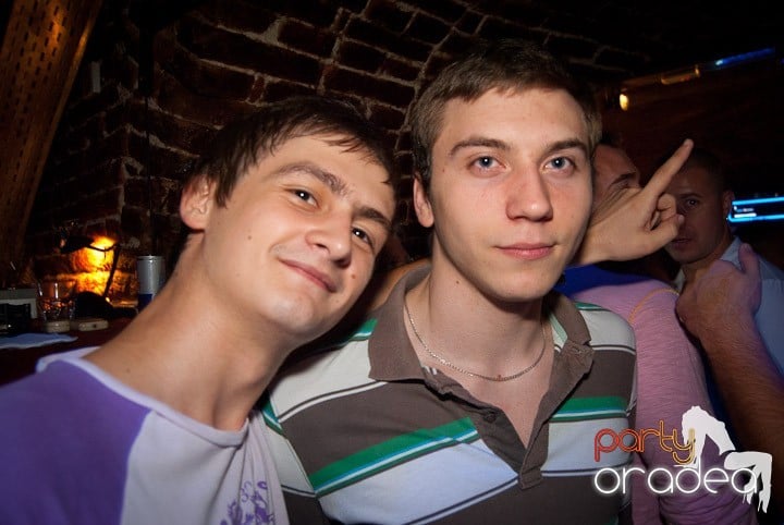 Noapte de distracţie în Escape, 