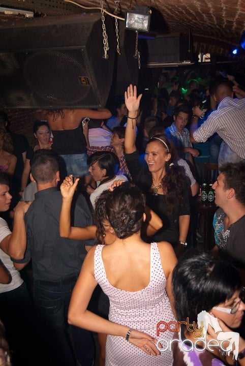 Noapte de distracţie în Escape, 