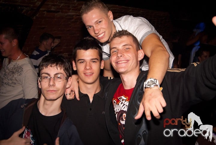 Noapte de distracţie în Escape, 