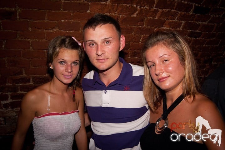 Noapte de distracţie în Escape, 