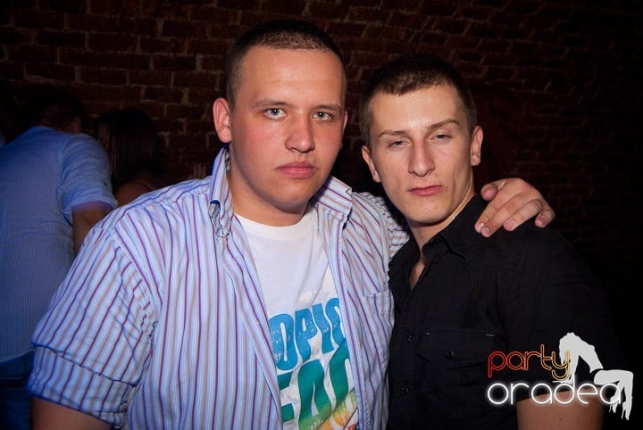 Noapte de distracţie în Escape, 