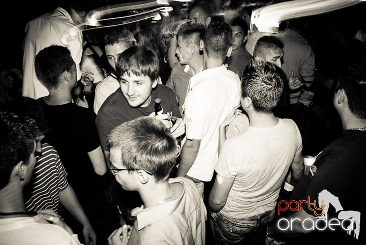 Noapte de distracţie în Escape, 