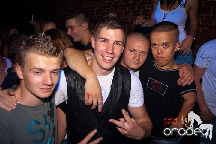 Noapte de distracţie în Escape, 