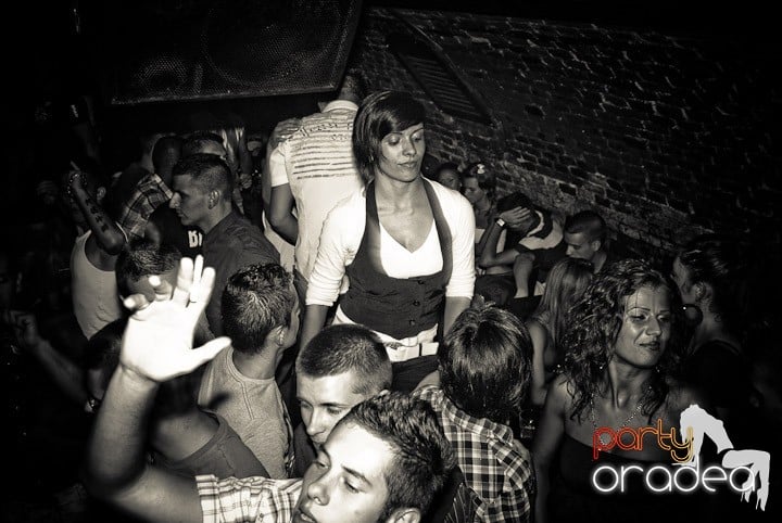 Noapte de distracţie în Escape, 