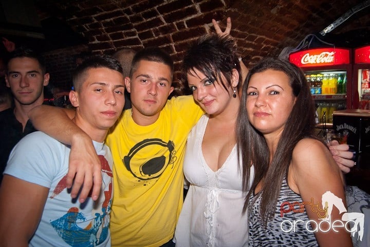 Noapte de distracţie în Escape, 