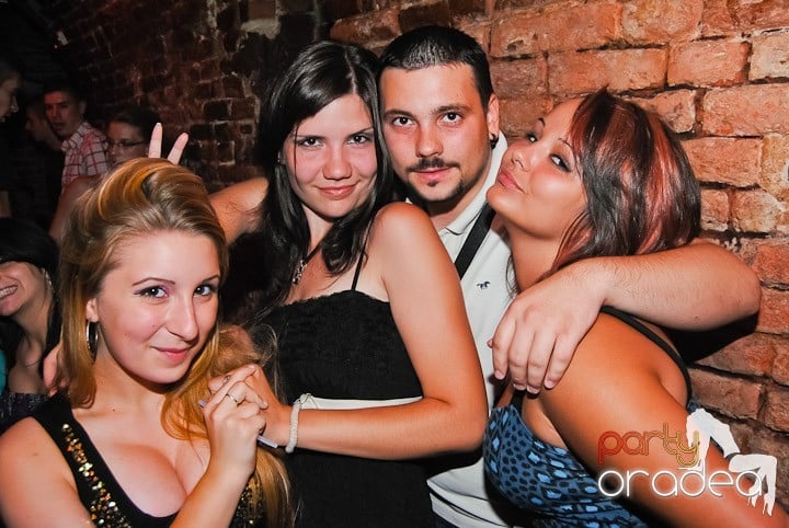 Non-Stop Party în Club Escape, 