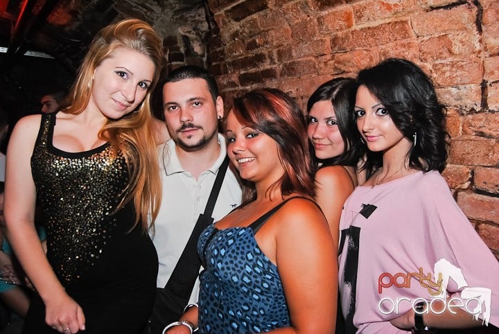 Non-Stop Party în Club Escape, 