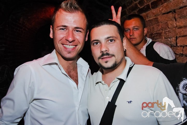 Non-Stop Party în Club Escape, 