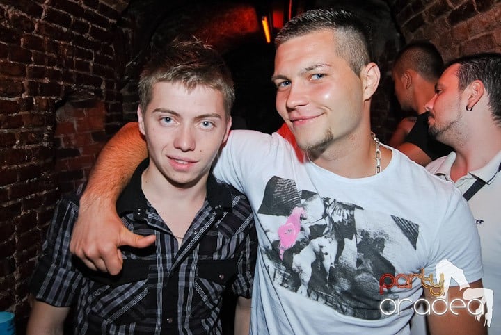 Non-Stop Party în Club Escape, 