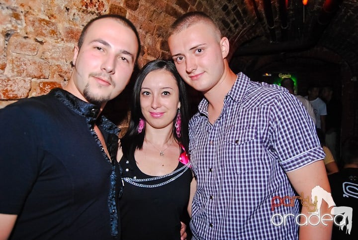 Non-Stop Party în Club Escape, 