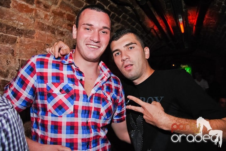 Non-Stop Party în Club Escape, 