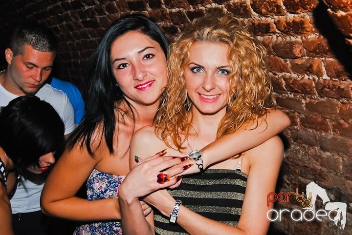 Non-Stop Party în Club Escape, 