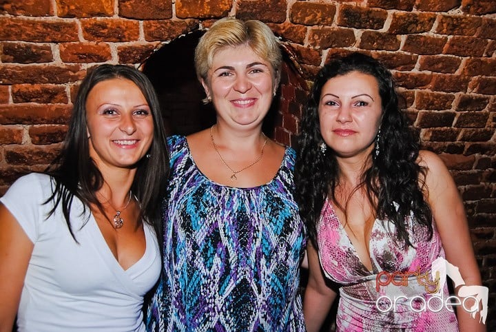 Non-Stop Party în Club Escape, 