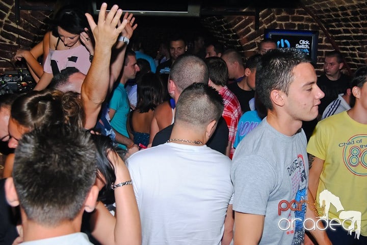 Non-Stop Party în Club Escape, 