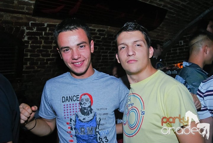 Non-Stop Party în Club Escape, 