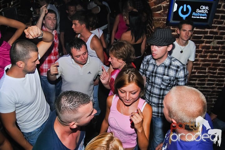 Non-Stop Party în Club Escape, 