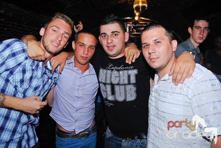 Non-Stop Party în Club Escape, 