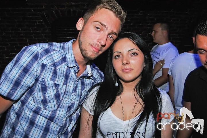 Non-Stop Party în Club Escape, 