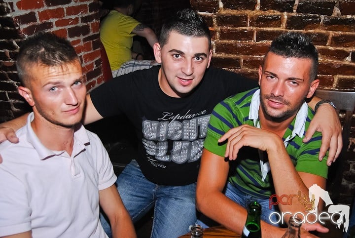 Non-Stop Party în Club Escape, 