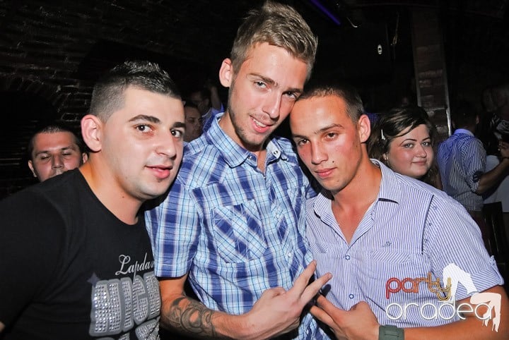 Non-Stop Party în Club Escape, 