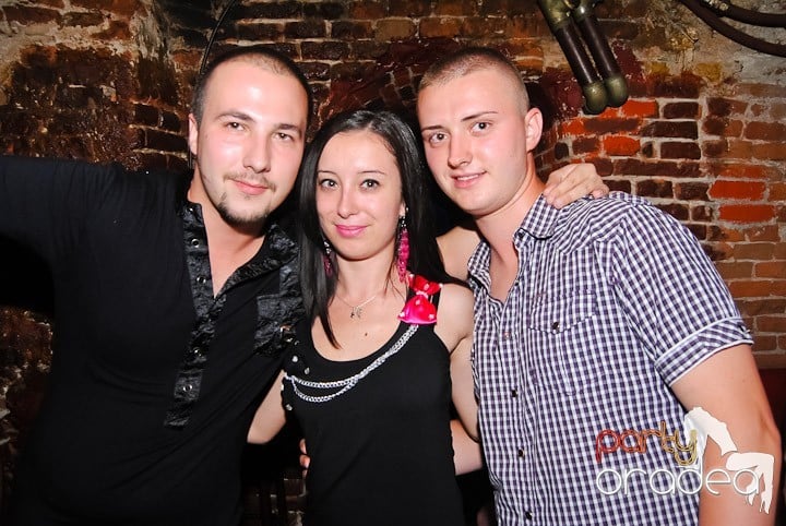 Non-Stop Party în Club Escape, 