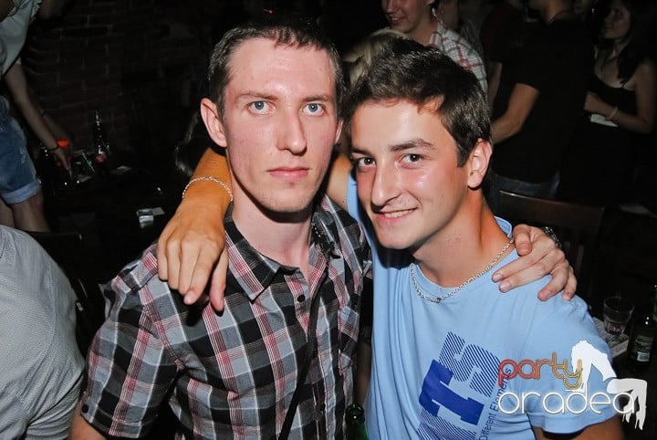 Non-Stop Party în Club Escape, 