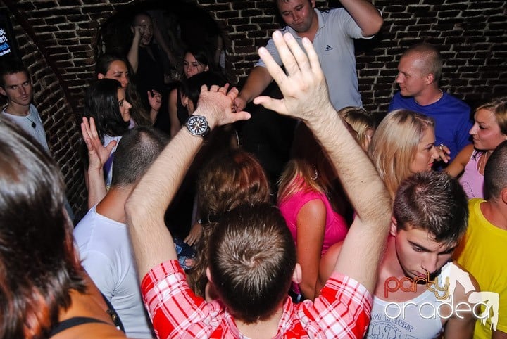 Non-Stop Party în Club Escape, 