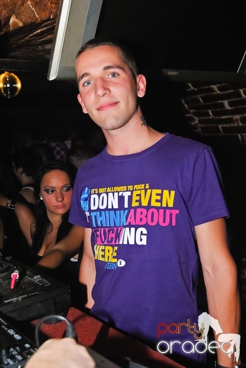 Non-Stop Party în Club Escape, 