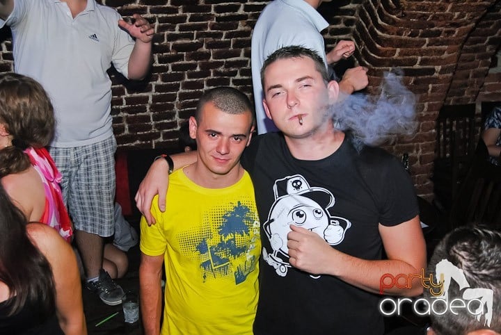 Non-Stop Party în Club Escape, 