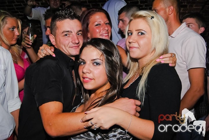 Non-Stop Party în Club Escape, 