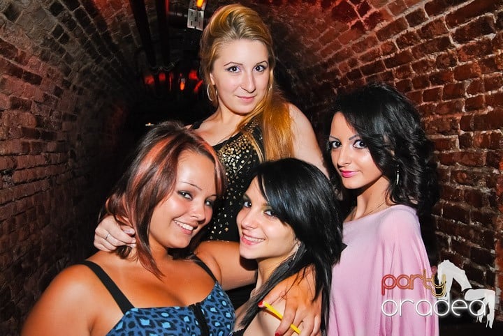 Non-Stop Party în Club Escape, 