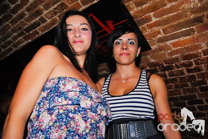 Non-Stop Party în Club Escape, 